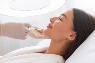 Фото: Супрапериостальная инъекция Restylane SubQ для эстетического контурирования щек, подбородка и нижней челюсти какие бывают на рынке Новинки - Описание Сертифицированных Препаратов